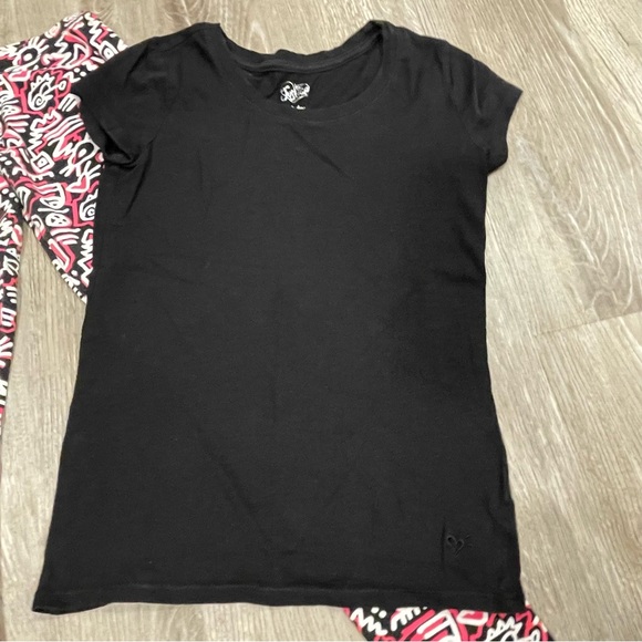 5/$20 JUSTICE T-Shirt + Abstract Graffiti Leggings - Girls Size 10 - Picture 2 of 6